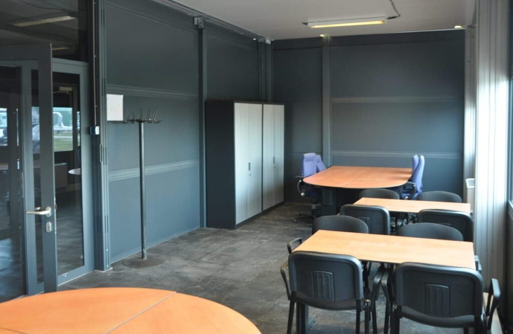 Tijdelijke ruimte voor kantoor en onderwijs